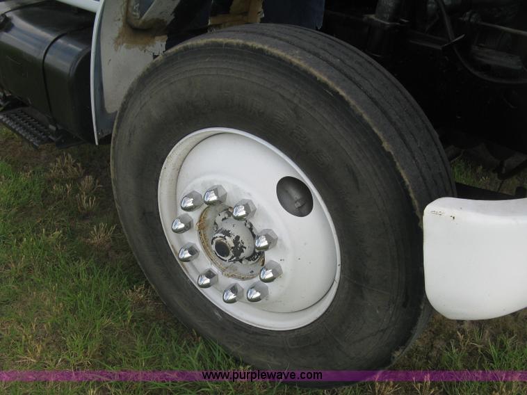 image for item K8615 1999 International 4900 cab and chassis