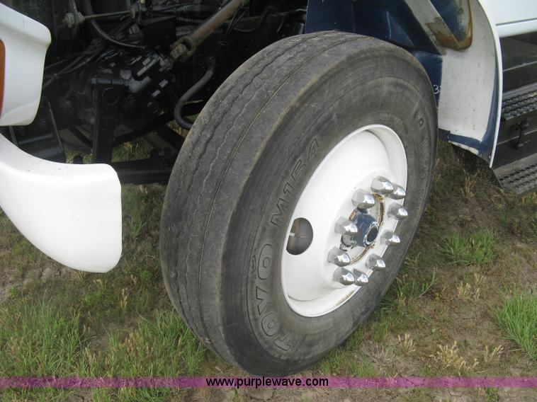 image for item K8615 1999 International 4900 cab and chassis