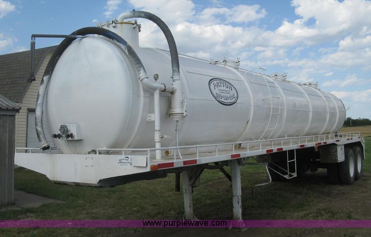 image for item K8616 1980 Tand vacuum trailer