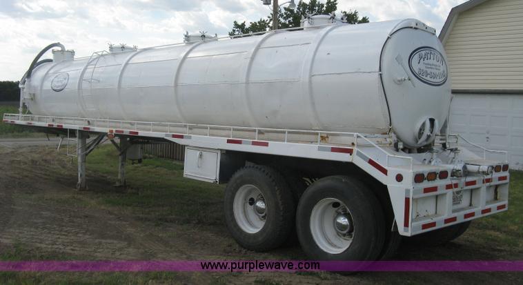 image for item K8616 1980 Tand vacuum trailer