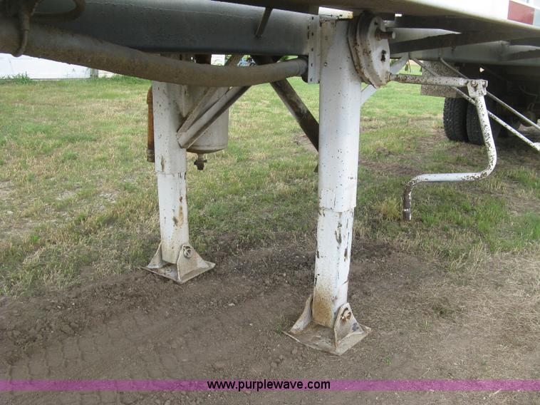 image for item K8616 1980 Tand vacuum trailer