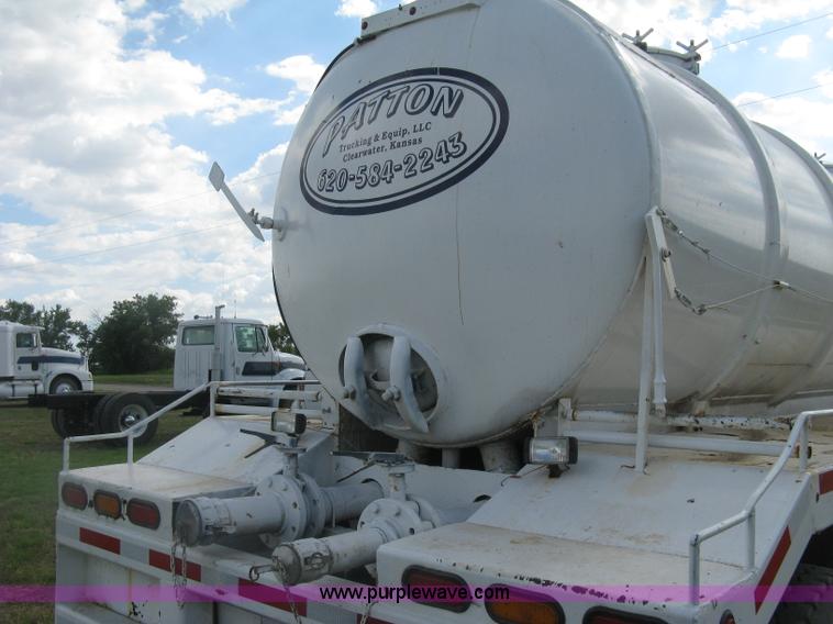 image for item K8616 1980 Tand vacuum trailer