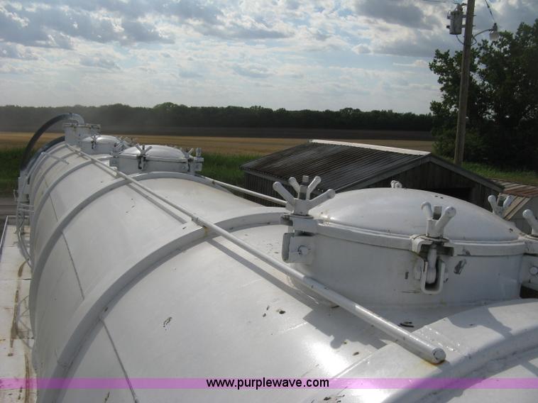 image for item K8616 1980 Tand vacuum trailer