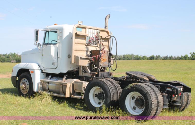 image for item L4251 2000 Freightliner FLD semi truck