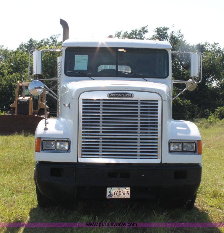 image for item L4251 2000 Freightliner FLD semi truck