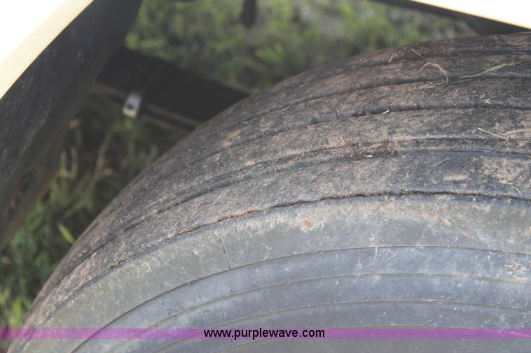 image for item L4251 2000 Freightliner FLD semi truck