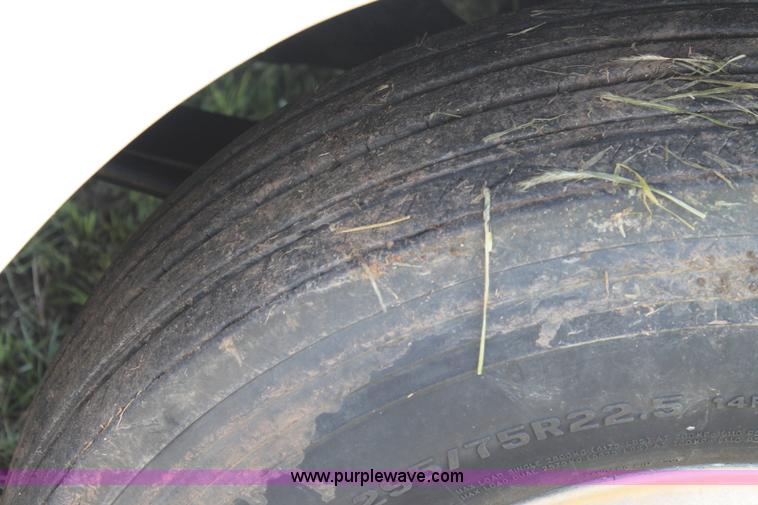 image for item L4251 2000 Freightliner FLD semi truck