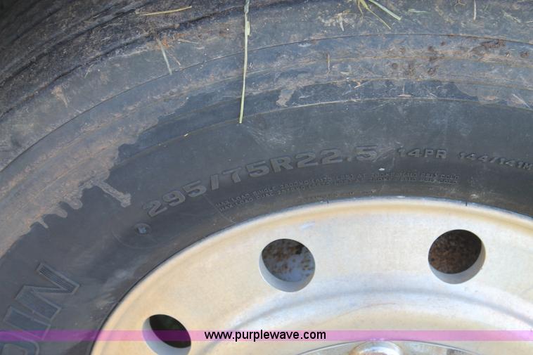 image for item L4251 2000 Freightliner FLD semi truck