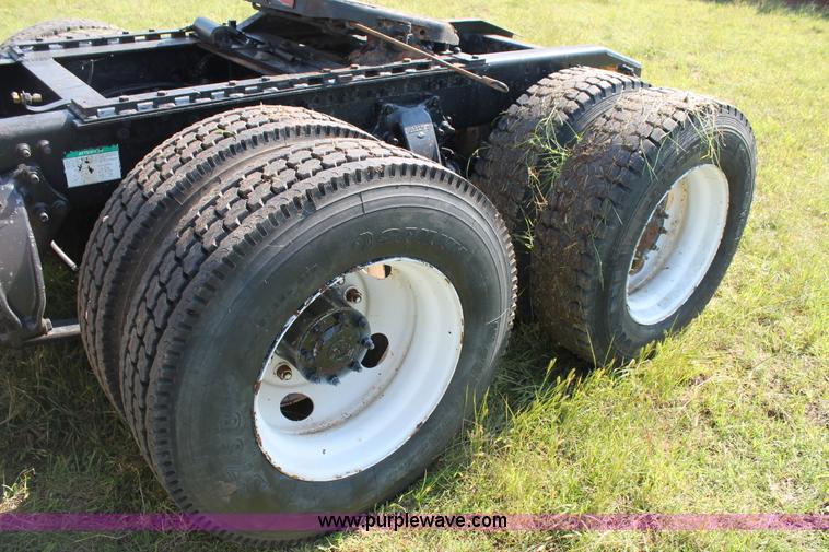 image for item L4251 2000 Freightliner FLD semi truck