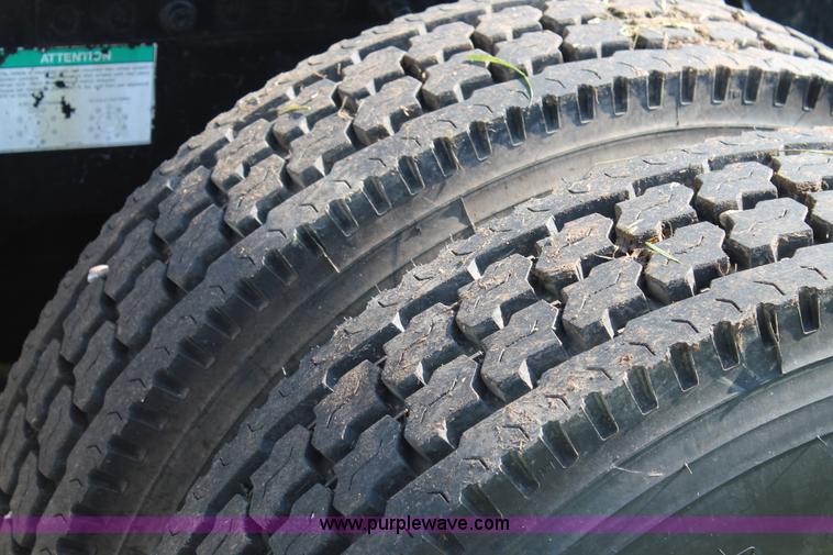 image for item L4251 2000 Freightliner FLD semi truck