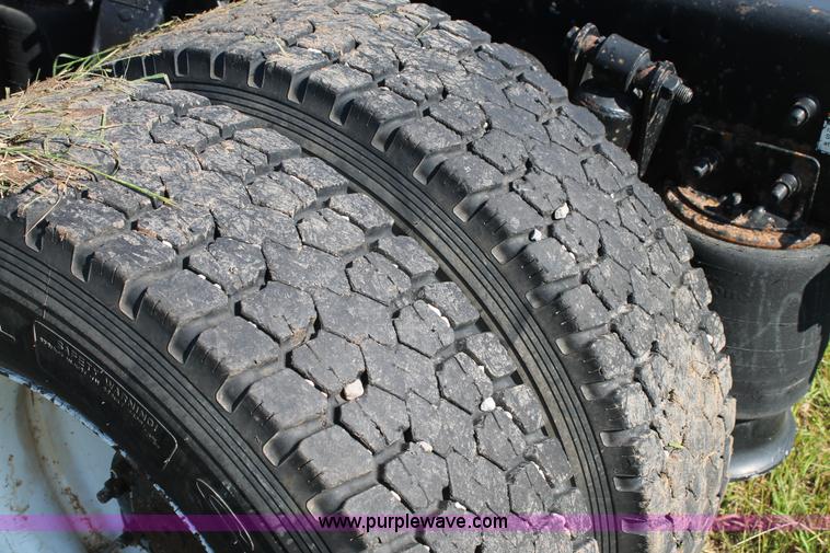 image for item L4251 2000 Freightliner FLD semi truck