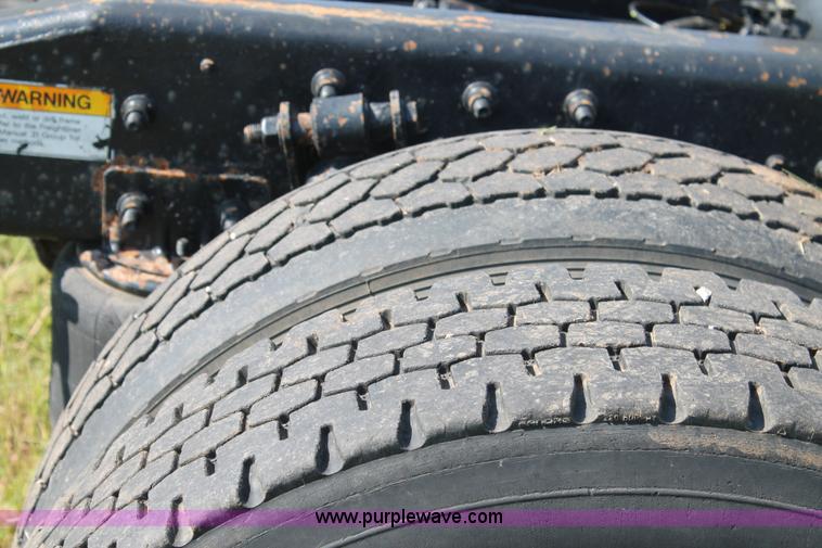 image for item L4251 2000 Freightliner FLD semi truck