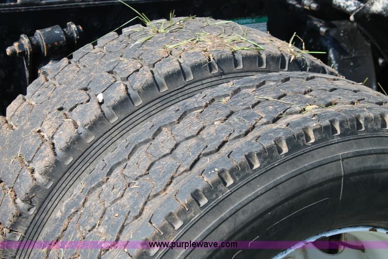 image for item L4251 2000 Freightliner FLD semi truck