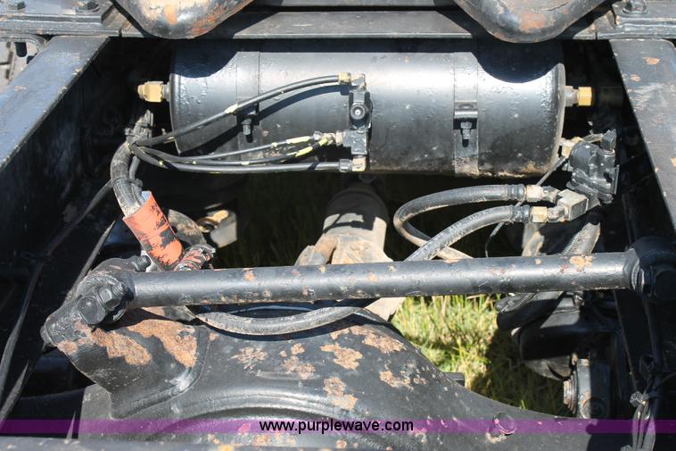 image for item L4251 2000 Freightliner FLD semi truck