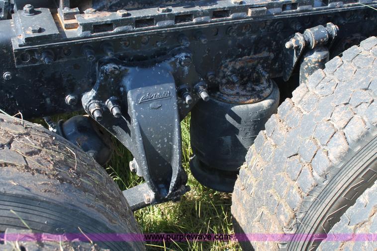 image for item L4251 2000 Freightliner FLD semi truck