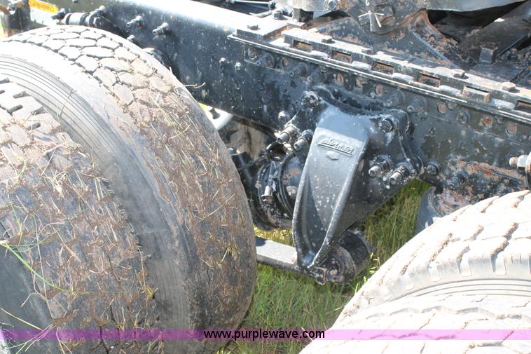 image for item L4251 2000 Freightliner FLD semi truck