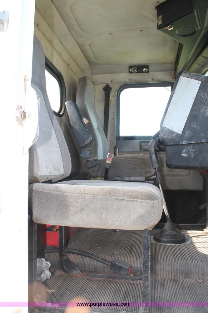 image for item L4251 2000 Freightliner FLD semi truck