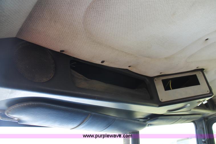 image for item L4251 2000 Freightliner FLD semi truck