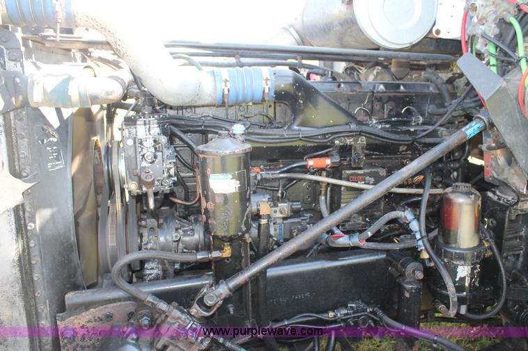 image for item L4251 2000 Freightliner FLD semi truck