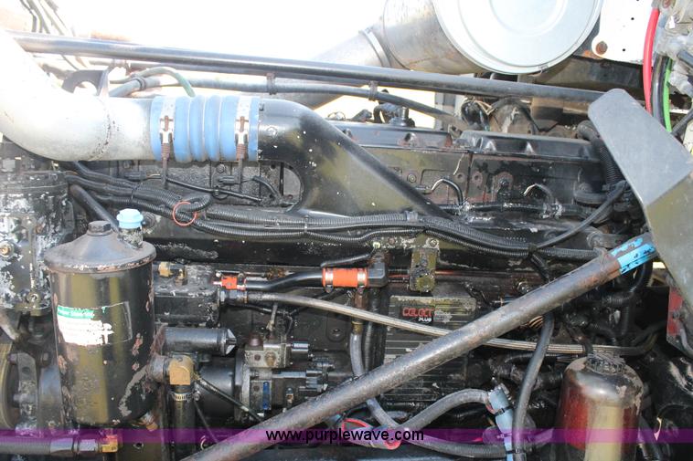 image for item L4251 2000 Freightliner FLD semi truck