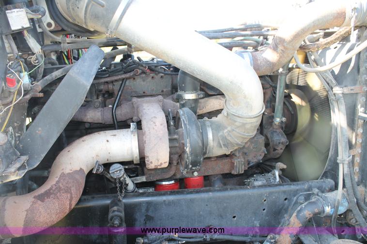 image for item L4251 2000 Freightliner FLD semi truck