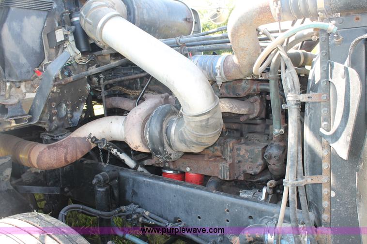 image for item L4251 2000 Freightliner FLD semi truck