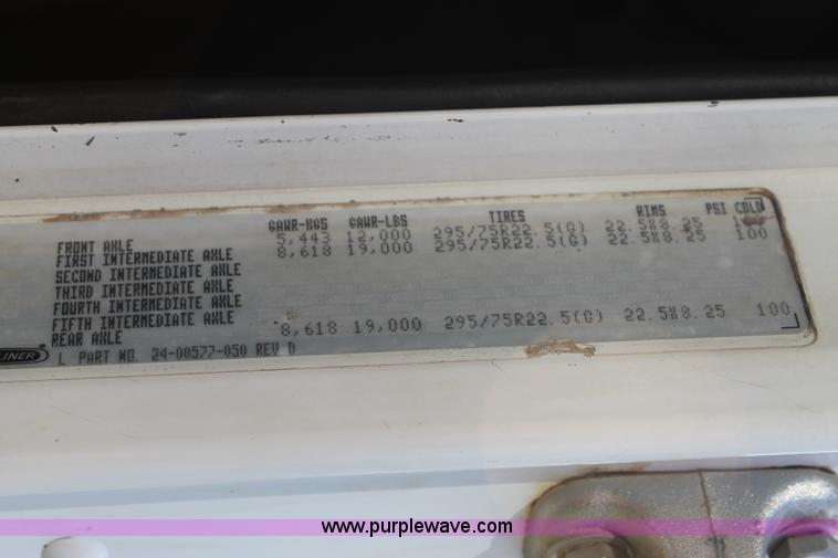 image for item L4251 2000 Freightliner FLD semi truck