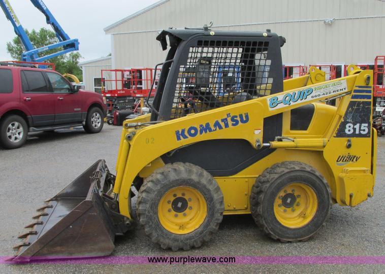 image for item R9316 2003 Komatsu SK815 skid steer