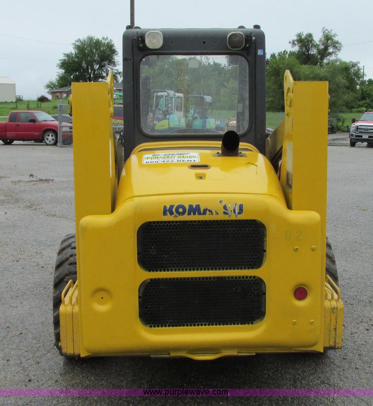image for item R9316 2003 Komatsu SK815 skid steer
