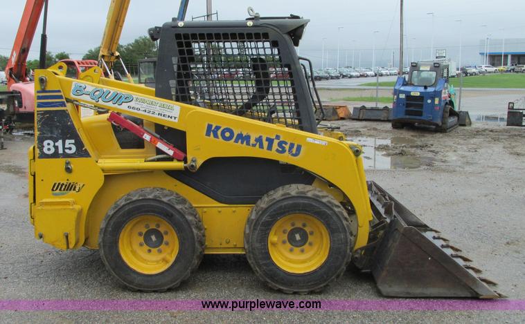 image for item R9316 2003 Komatsu SK815 skid steer