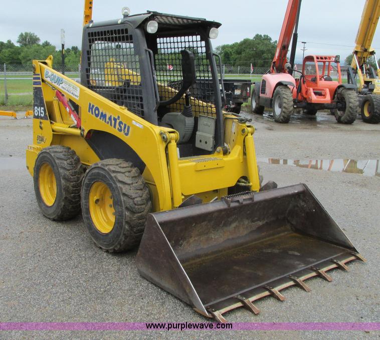image for item R9316 2003 Komatsu SK815 skid steer