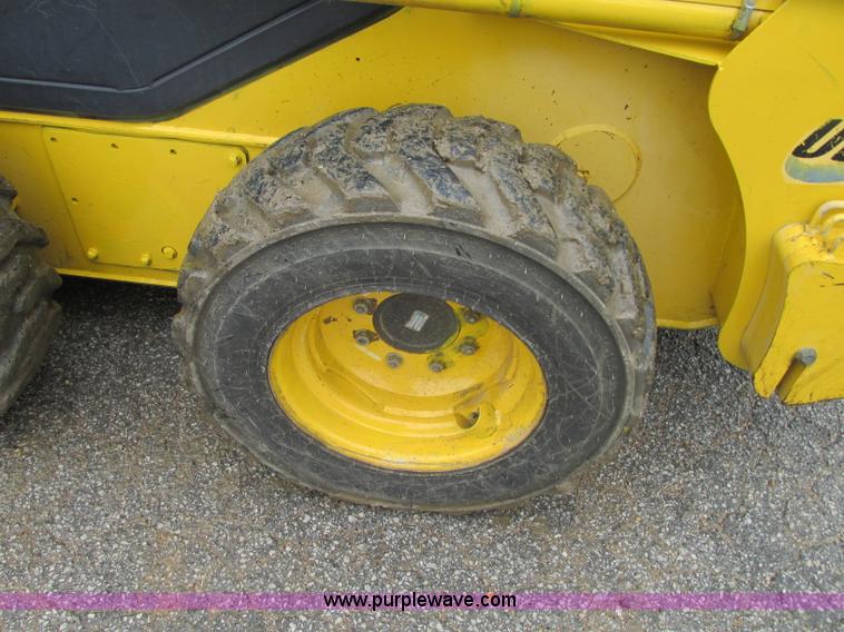 image for item R9316 2003 Komatsu SK815 skid steer