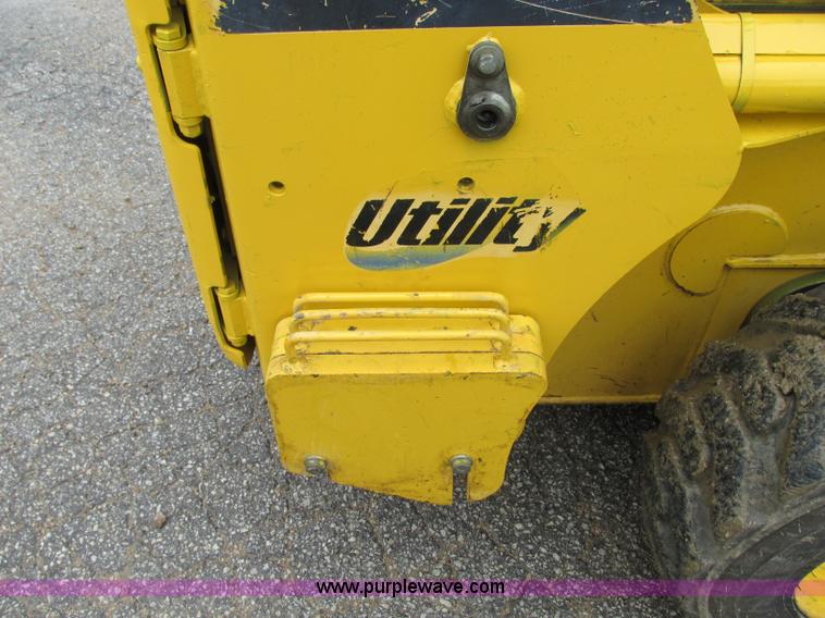 image for item R9316 2003 Komatsu SK815 skid steer