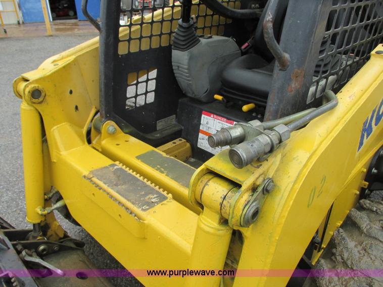 image for item R9316 2003 Komatsu SK815 skid steer