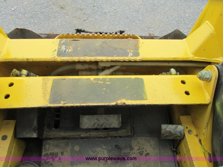 image for item R9316 2003 Komatsu SK815 skid steer