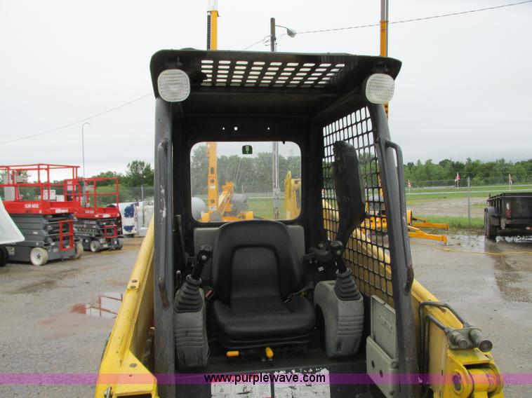 image for item R9316 2003 Komatsu SK815 skid steer