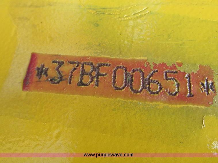 image for item R9316 2003 Komatsu SK815 skid steer