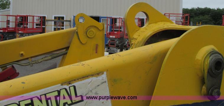 image for item R9316 2003 Komatsu SK815 skid steer