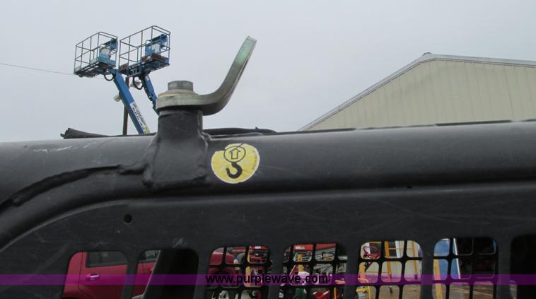 image for item R9316 2003 Komatsu SK815 skid steer