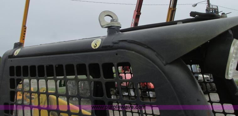 image for item R9316 2003 Komatsu SK815 skid steer