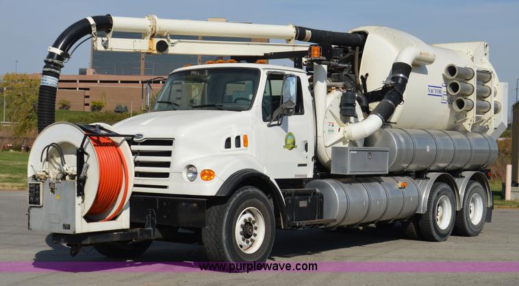 image for item Z9045 2000 Sterling L7501 vacuum truck