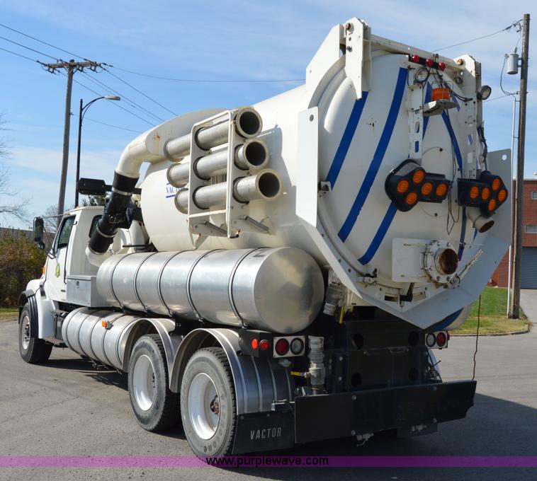 image for item Z9045 2000 Sterling L7501 vacuum truck