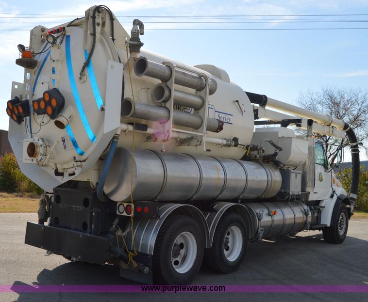 image for item Z9045 2000 Sterling L7501 vacuum truck