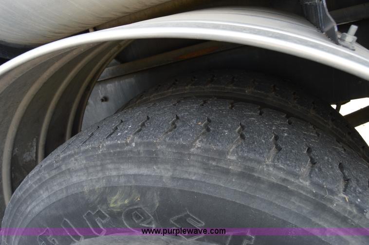 image for item Z9045 2000 Sterling L7501 vacuum truck