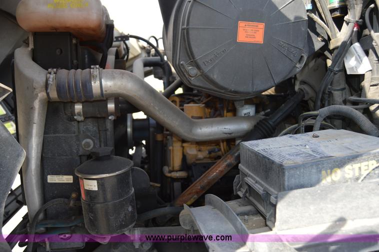 image for item Z9045 2000 Sterling L7501 vacuum truck