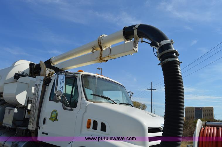 image for item Z9045 2000 Sterling L7501 vacuum truck