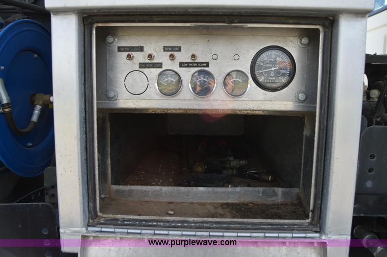 image for item Z9045 2000 Sterling L7501 vacuum truck