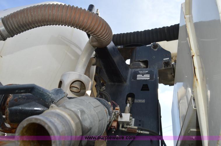 image for item Z9045 2000 Sterling L7501 vacuum truck