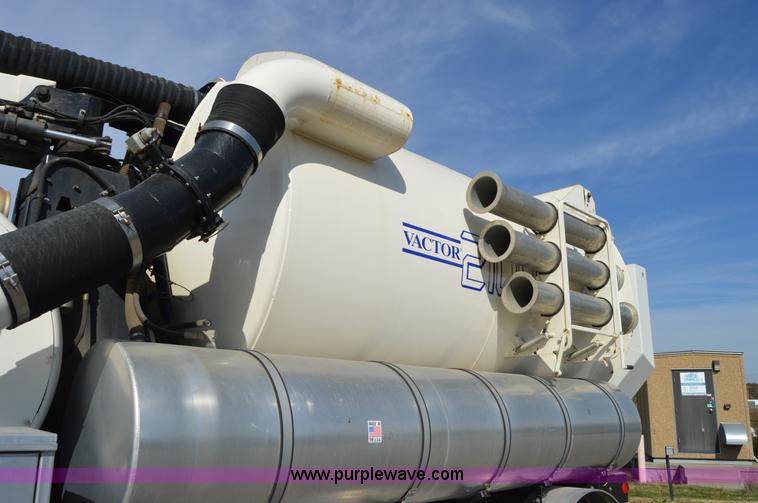 image for item Z9045 2000 Sterling L7501 vacuum truck