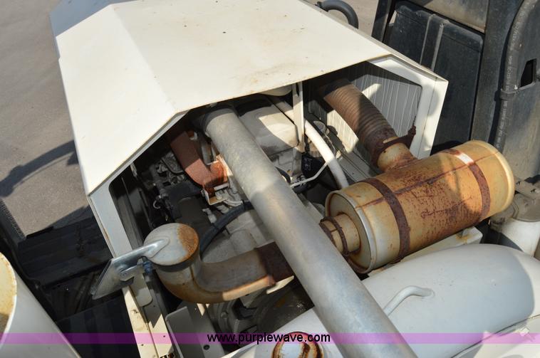 image for item Z9045 2000 Sterling L7501 vacuum truck